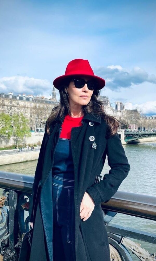 A atriz em Paris, na França, onde vive há sete anos com a família (Foto: Reprodução/Instagram)