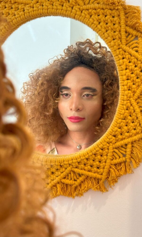Alitta, primeira atriz trans negra indicada ao Prêmio Shell, celebra conquistas e sonha em interpretar a primeira Helena trans em uma obra de Manoel Carlos (Divulgação)
