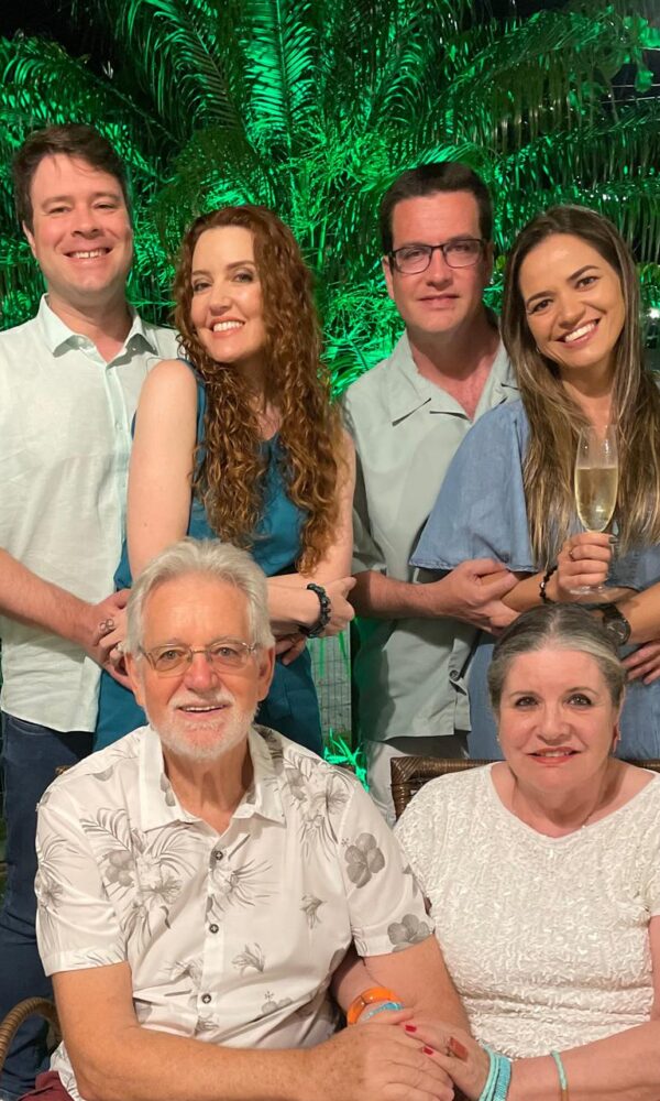 Larissa Maciel com seus pais, Pedro e Elaine, e o irmão Fábio, a cunhada Mary e o marido André Surkamp (Foto: Acervo familiar)