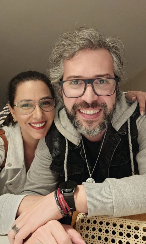 Renata e o marido, o também ator e humorista Léo Castro (Foto: Acervo pessoal)