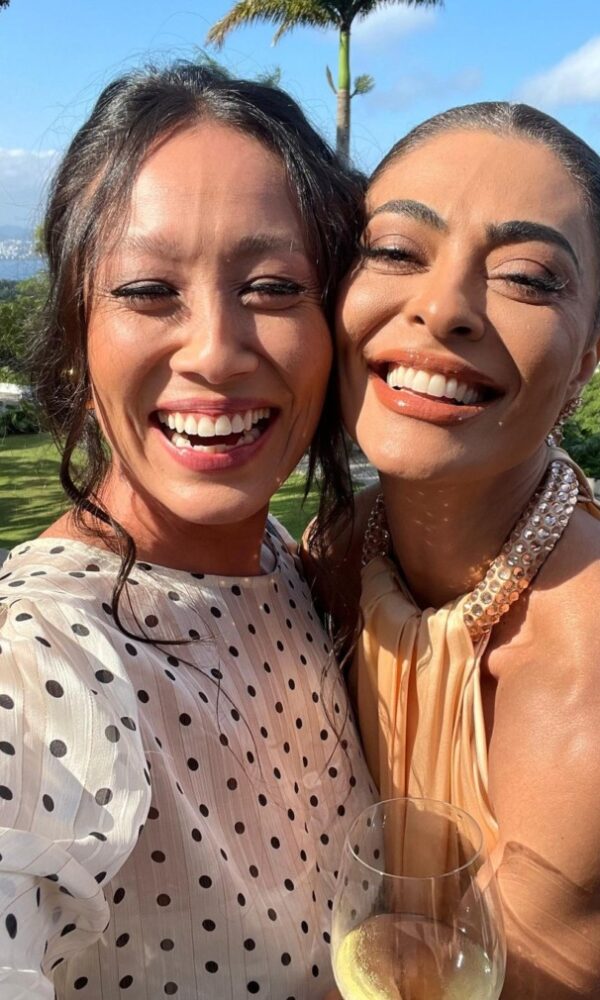 Yohama Eshima com Juliana Paes no lançamento da série 'Pedaço de mim' (Foto: Reprodução/Instagram)