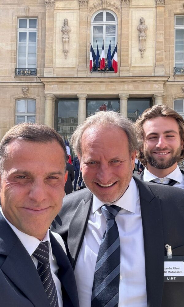 Alexandre Birman, CEO do AZZAS 2154, participa, em Paris, de encontro com presidente da França, Emmanuel Macron