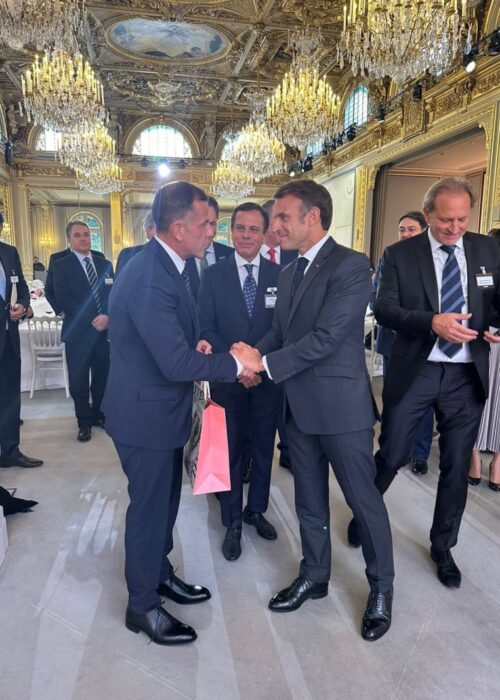 Alexandre Birman, CEO do AZZAS 2154, participa, em Paris, de encontro com presidente da França, Emmanuel Macron