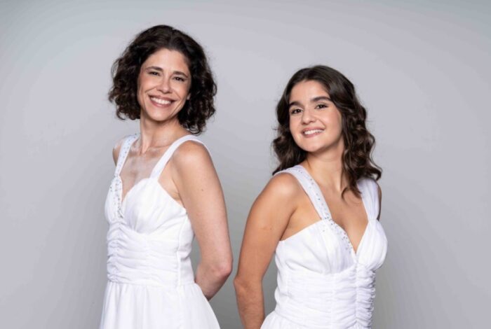 Juliana Martins e Maitê Padilha protagonizam 'A Dona da História' após 27 anos da primeira montagem (Foto: Marcos Morteira)