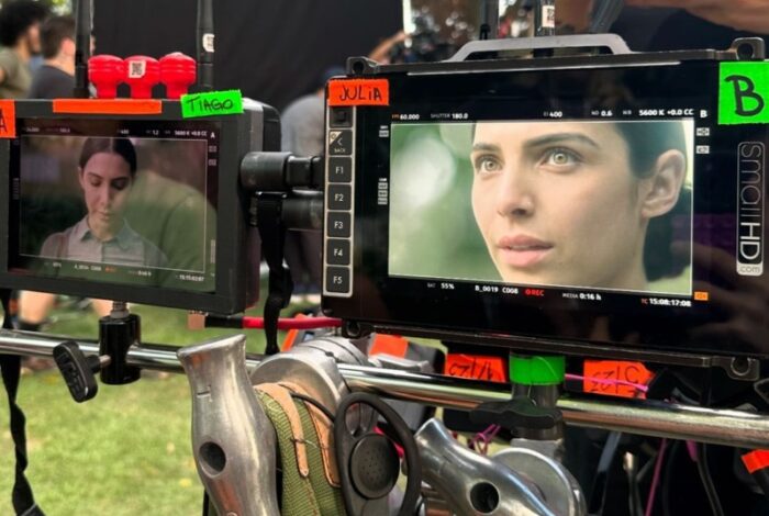 Rayssa Bratillieri nas filmagens de 'Pecadora' (Reprodução/Instagram)