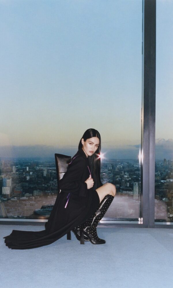 Schutz Global: Amelia Gray, uma das melhores modelos da atualidade, desembarca no Brasil para campanha da label