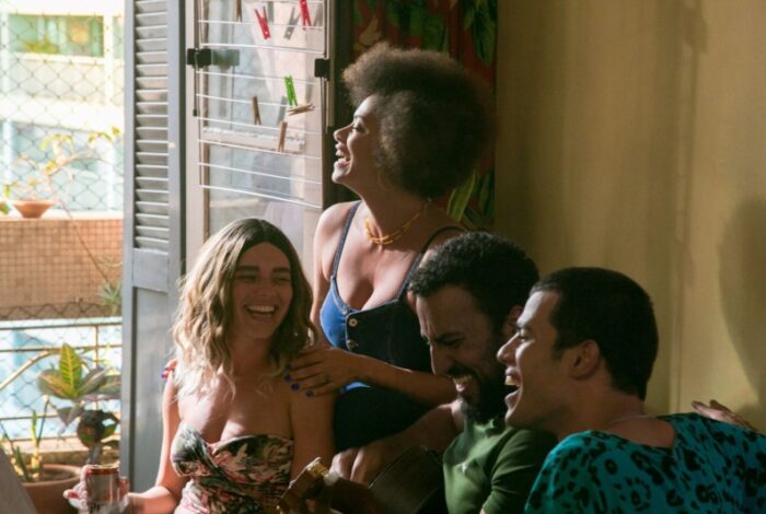 Bruna Linzmeyer, Ana Flávia Cavancalti, João Pedro Mariano e Ricardo Teodoro no set de 'Baby' (Divulgação)