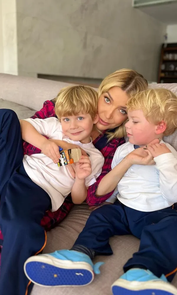  Luiza Possi e os filhos Lucca e Matteo: "Estou muito mais presente para eles, para minha família" (Reprodução/Instagram) 