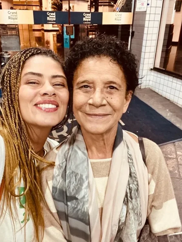 Ana Flávia Cavalcanti e a mãe Val (Foto: Reprodução/Instagram)