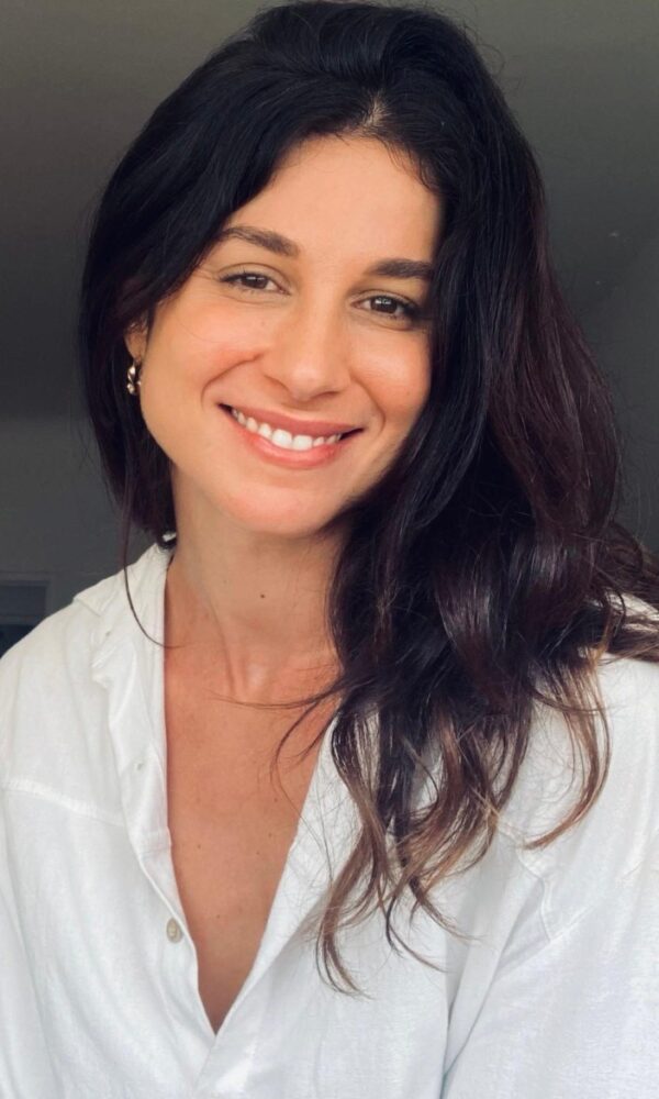 Chandelly Braz estrela série ao lado de Isis Valverde, fala de exposição e critica a cobrança para que artistas gerem conteúdo nas redes hoje (Divulgação)