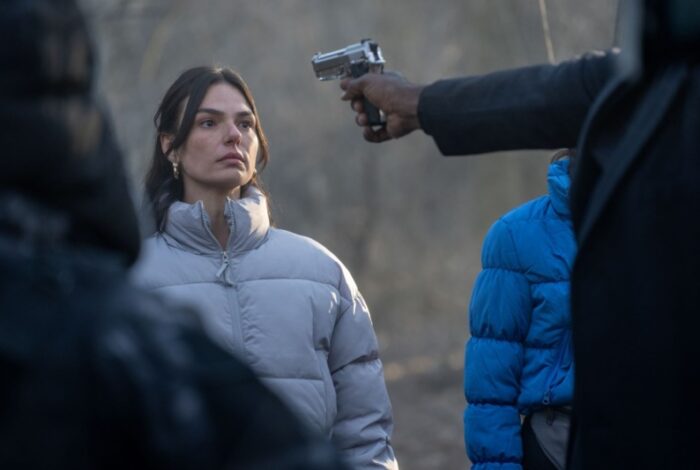 Isis Valverde está em seu primeiro filme internacional 'Código Alarum' (Divulgação)