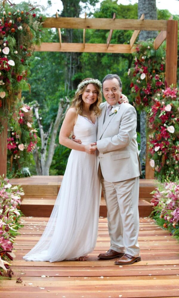 Cláudia Abreu e Tony Ramos fazem par romântico em 'Dona de Mim' (Divulgação/Globo)