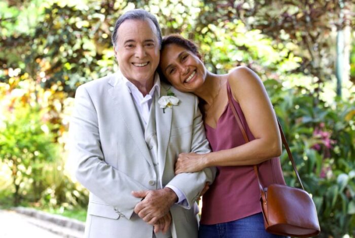 Tony Ramos e Camila Pitanga nos bastidores de 'Dona de Mim' (Foto: Divulgação/Globo)