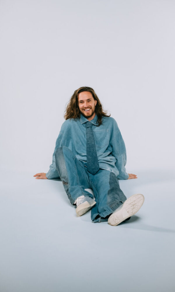 Prestes a lançar o álbum 'Pequenas Grandes Coisas', Vitor Kley revela estar trabalhando agora como artista independente (Foto: Murilo Amancio)