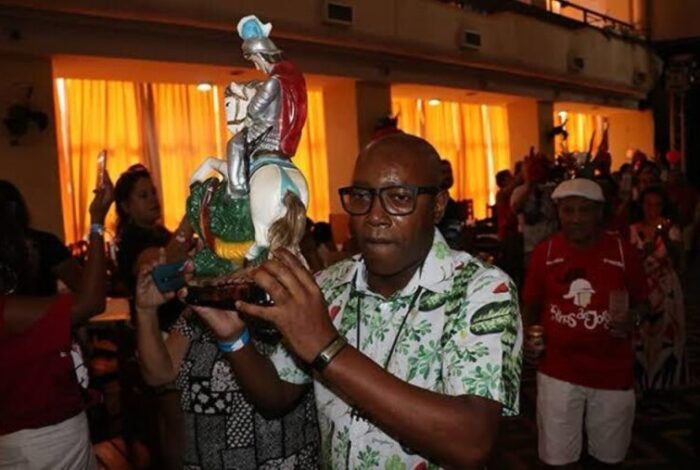 Nando Cunha celebra São Jorge e fala da sua fé: "É você caminhar numa floresta escura sem ter medo" (Acervo pessoal)