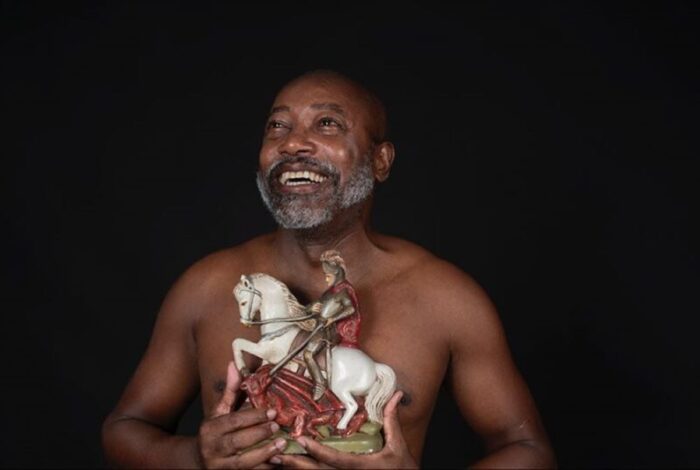 Devoto de São Jorge, Nando Cunha celebra o retorno da sua feijoada para o santo e fala como sua fé o fortaleceu nas dificuldades recentes (Foto: Marta Azevedo)