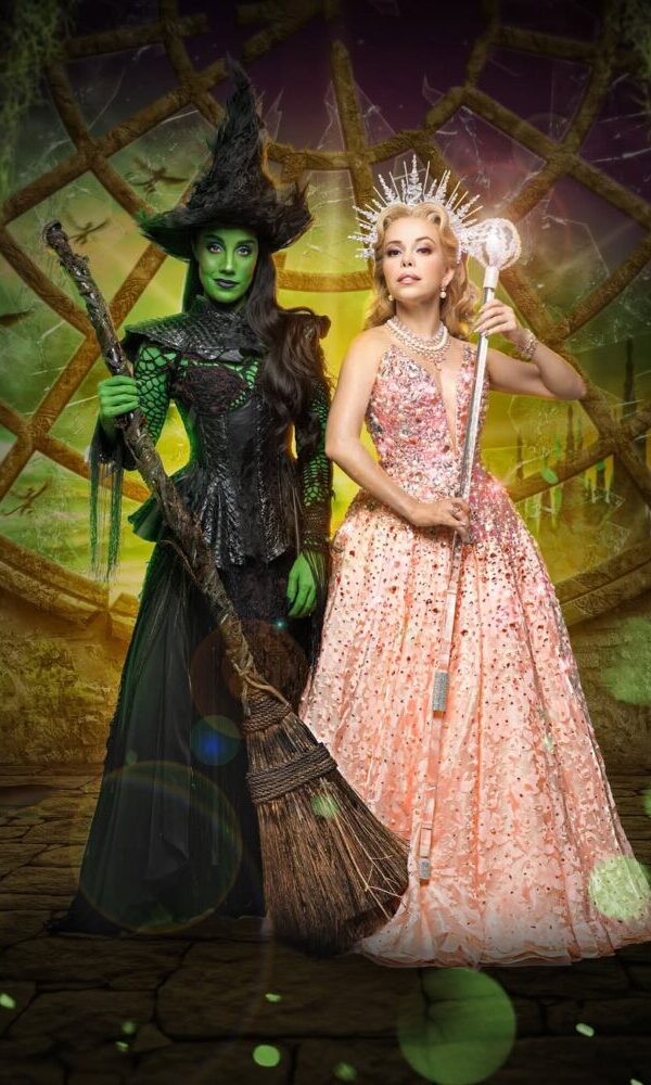 Respectivamente como Elphaba e Glinda, Myra Ruiz Fabi Bang protagonizam "Wicked Brasil" pela terceira vez (Reprodução/Instagram)