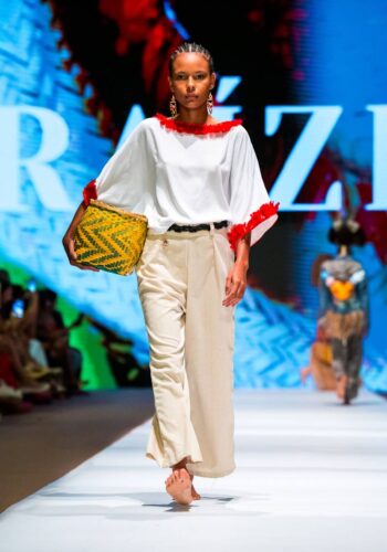 ID:RIO FESTIVAL 25 - Oca Arte Brasileira celebra saberes ancestrais do coletivo de artesãs e a moda decolonial indígena