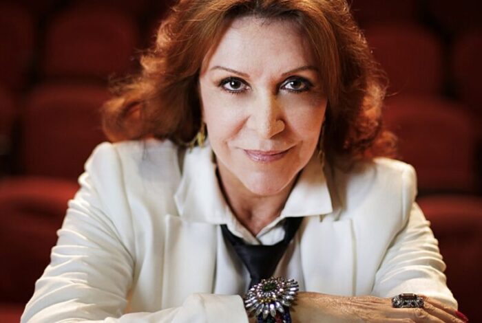 Ítala Nandi estreia seu primeiro monólogo em 65 anos de carreira, fala de liberdade sexual hoje e das dificuldades afetivas contemporâneas (Foto: Felipe O'Neill )