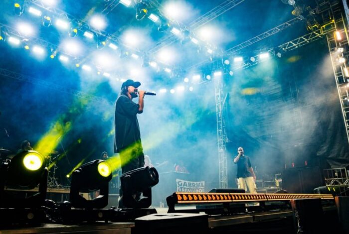 No palco do ID:RIO 25, Gabriel O Pensador com sua energia contagiante (Foto:Divulgação)