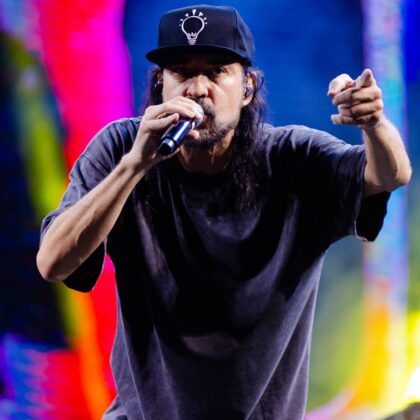 ID:RIO 25: Gabriel O Pensador celebra 33 anos de estrada com o rap em show arrebatador no evento que une moda e música