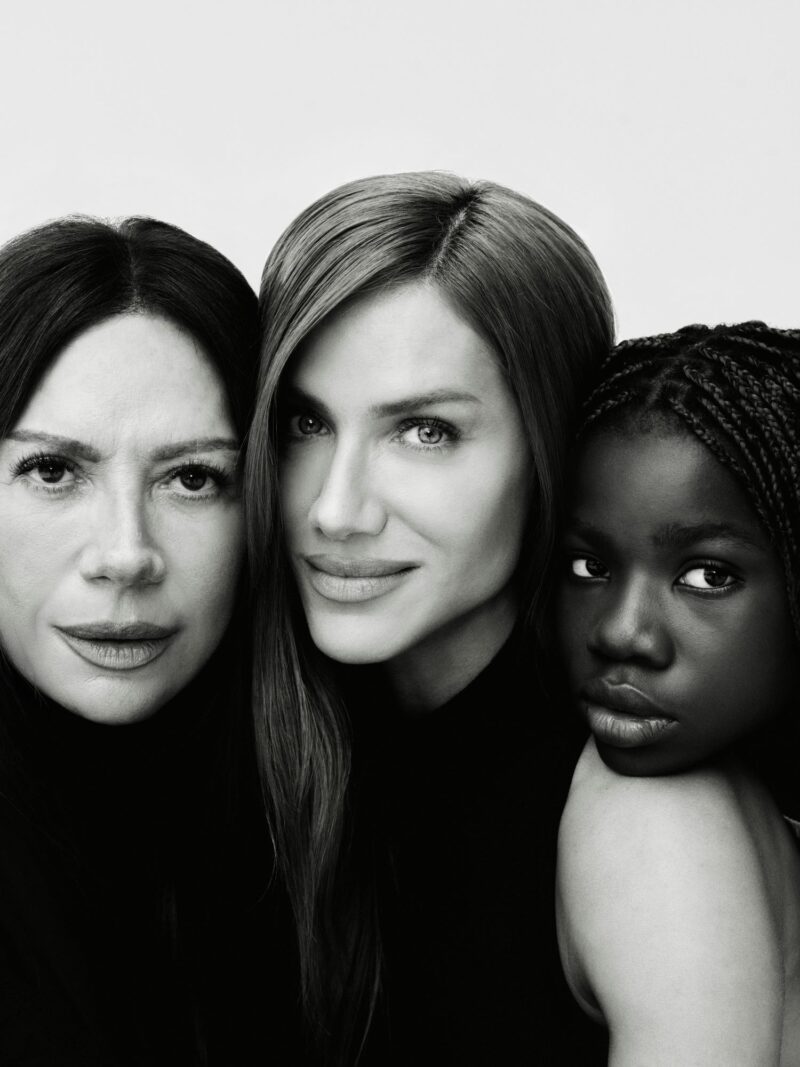 'Dear Mom. With love, Schutz. Just for you' Schutz apresenta coleção de Dia das Mães estrelada por Giovanna Ewbank, sua filha Titi e sua mãe, Débora
