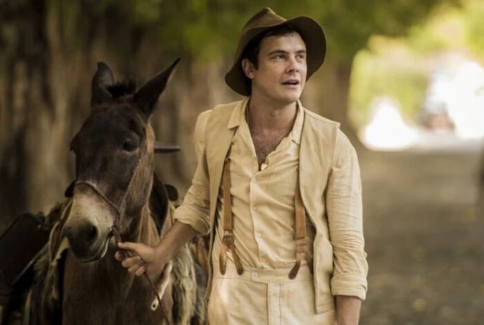 O ator quando viveu Candinho em 2016: "Quando saio de casa, o Candinho já está comigo. Preciso manter sempre a energia lá em cima por ele" (Divulgação/Globo)