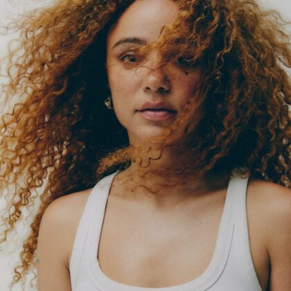 Leticia Vieira vive personagem suburbana no remake de "Vale Tudo" e se identifica com o papel (Foto: Divulgação)