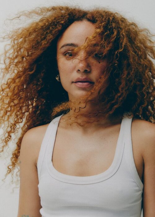 Leticia Vieira vive personagem suburbana no remake de "Vale Tudo" e se identifica com o papel (Foto: Divulgação)
