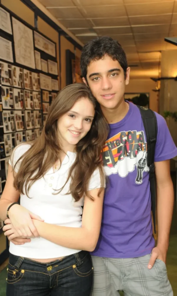 Isabelle Drummond e Miguel Rômulo, ainda atores mirins, em 'Caras e Bocas' (2009) - (Divulgação/Globo)