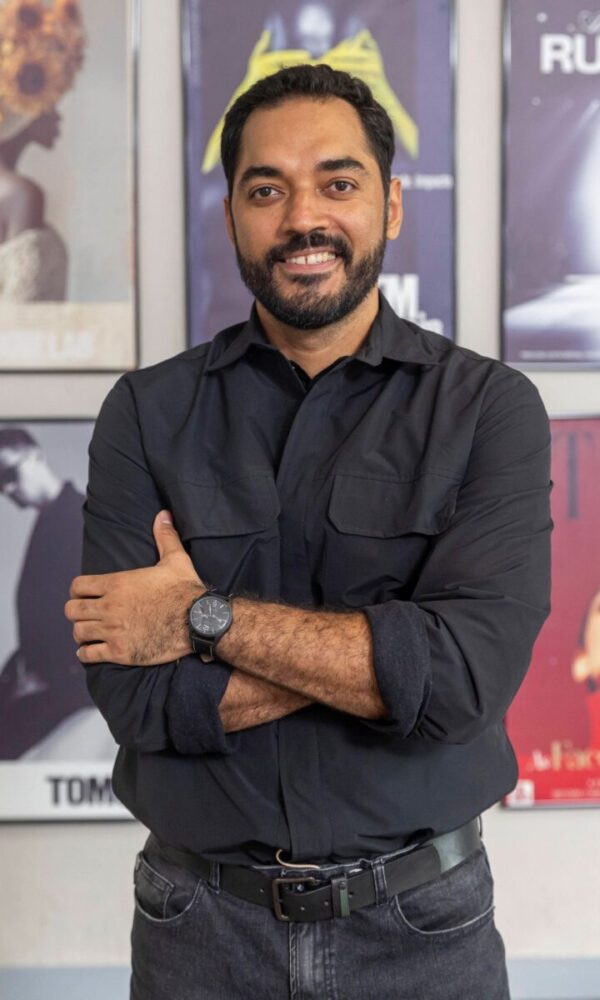 "Me sinto honrado, feliz de ganhar esse título de galã, mas faço uma reflexão: o que é ser galã? Talvez seja esse charme do personagem em cena" (Divulgação/Globo)