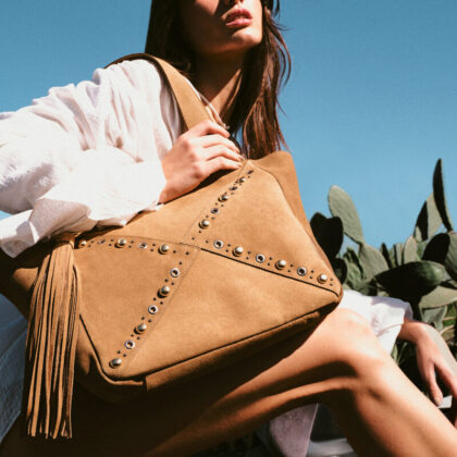 Arezzo apresenta Cruise Collection 2026 e celebra pluralidade de inspirações do estilo boho em momentos inesquecíveis