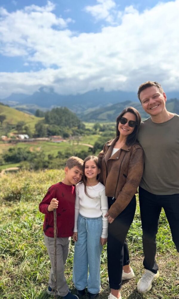 Teodoro, Melinda, Thaís Fersoza e Michel Teló: Thaís quis se comunicar com o público de forma mais direta após o nascimento da primeira filha (Reprodução/Instagram)