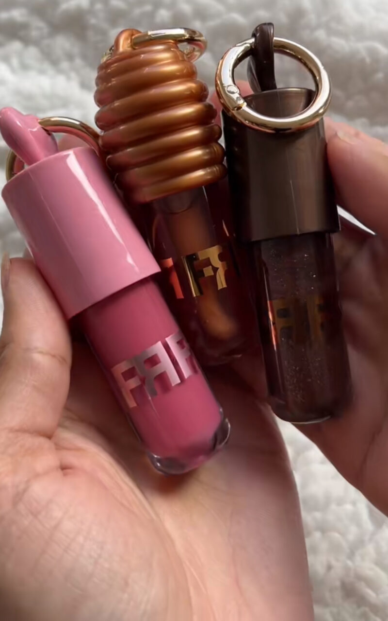 Glosses em chaveiro da influenciadora Francyni Elke que viraram sucesso no mercado (Reprodução/Instagram)