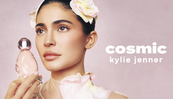 A marca Kylie Cosmetics está adotando a linguagem da Geração Z ao lançar;çar produtos que começam com letras minúsculas (Reprodução/Sephora)