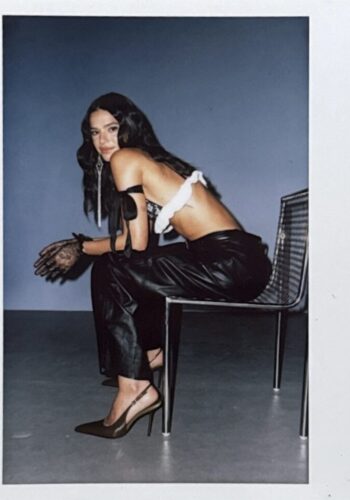 'Born in95': Bruna Marquezine para Schutz