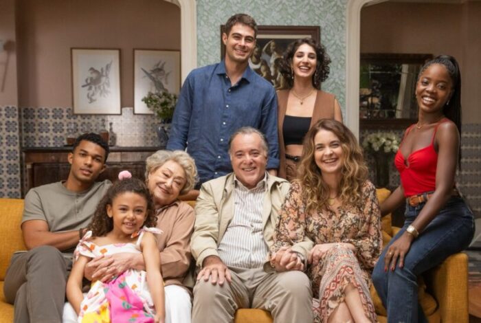 Bel Lima e sua família na ficção em 'Dona de Mim' (Foto: Divulgação/TV Globo)