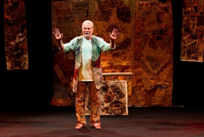 Jonas Bloch estreia curta temporada do espetáculo “Delírio”, com textos de Manoel Barros, no Teatro Vannucci, no dia 6 de setembro (Foto: Flavia Canavarro)
