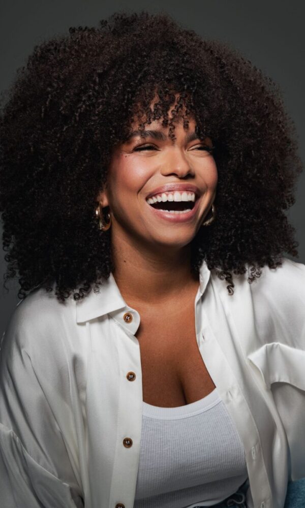 Jeniffer Nascimento celebra a virada na carreira e na vida: protagonista de 'Êta Mundo Melhor!', mãe de Lara e voz ativa pela representatividade de mulheres pretas na TV (Foto: Caio Oviedo)