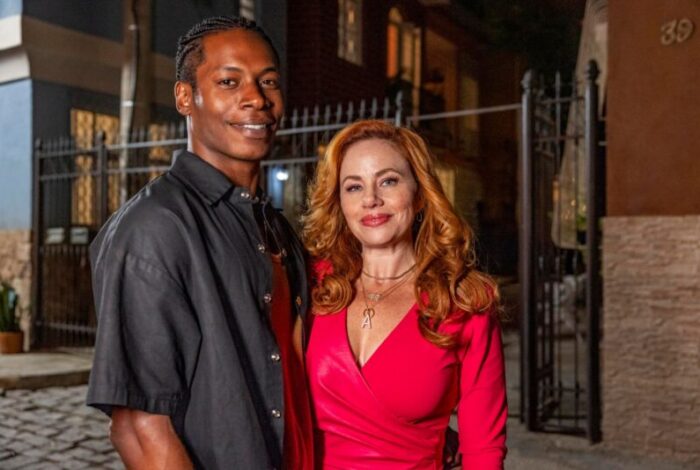 Breno Ferreira e Karine Teles vivem André e Aldeíde no remake de 'Vale Tudo' (Foto: Divulgação/Globo)