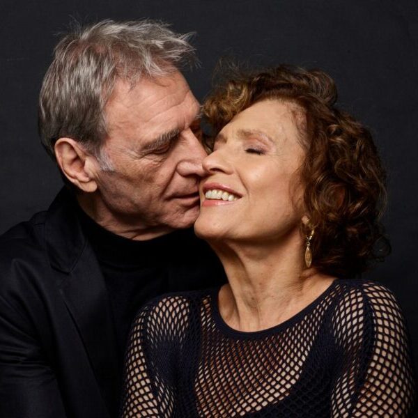 Amigos de longa data, Natália do Vale e Herson Capri celebram 50 anos de carreira em 2025 com o espetáculo inédito 'A Sabedoria dos Pais', de Miguel Falabella (Foto: Nana Moraes)