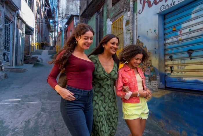 As 'Três Graças': Gerluce (Sophie Charlotte), a mãe Lígia (Dira Paes) e a neta Joélly (Alana Cabral) (Foto: Divulgação/Globo)