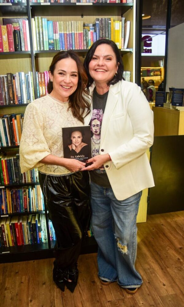 Gabriela Duarte e Brunna Condini lançam ‘Eu, Gabriela – entre memórias, identidade e personagens’, em São Paulo (Foto: Agnews)