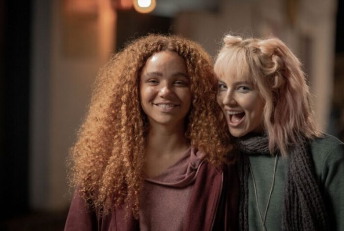 Letícia Vieira e Alanis Guillen estão na série 'Vermelho Sangue', disponível no Globoplay (Foto: Divugação/Globo)