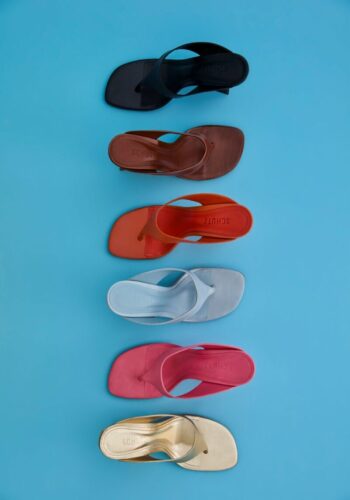 Thong sandals, hit do verão europeu, ganham versão Schutz