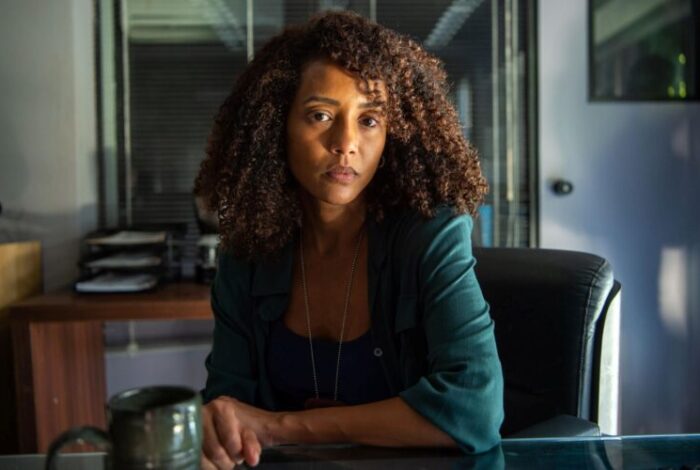 Taís Araújo na pele da delegada Bárbara na série 'Reencarne' (Foto: Divulgação/ Globoplay)