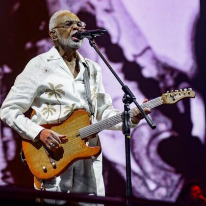 Gilberto Gil transforma despedida em ritual de memória e afeto no show 'Tempo Rei', na Farmasi Arena lotada