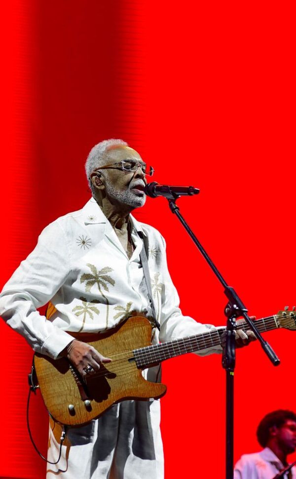 Gilberto Gil: 43 anos de estrada levando sua música pelo Brasil e o mundo (Foto: Agnews)