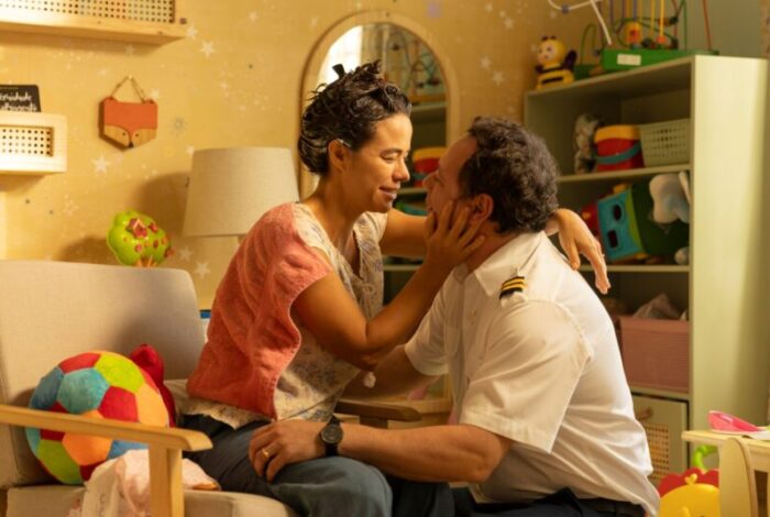 Miá Mello e Danton Mello protagonizam o longa Miá Mello empresta sua experiência para Manu, sua personagem no filme 'Mãe Fora da Caixa' que chega aos cinemas em 27 de novembro (Foto: Divulgação)