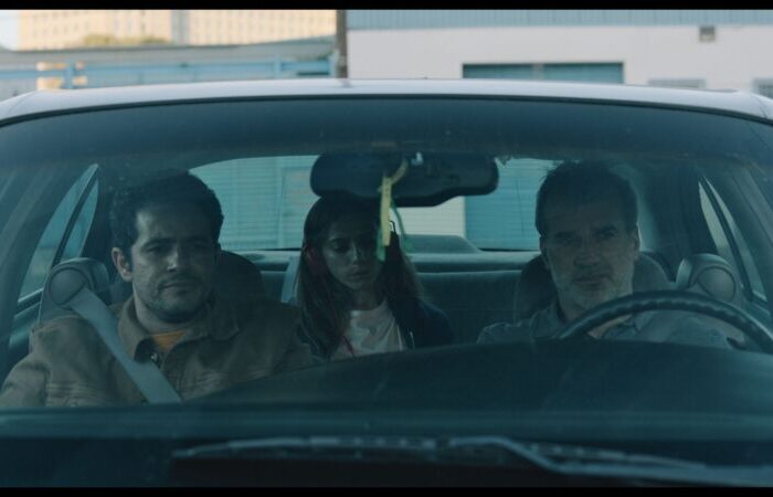 Vinicius de Oliveira, Angela Sarafyan e Daniel Hendler em cena do filme ‘Quase Deserto’ (Foto: Divulgação)